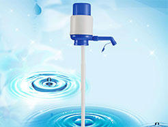 根據(jù)長(zhǎng)期的對(duì)比實(shí)驗(yàn)，專(zhuān)家總結(jié)喝水的六大好處